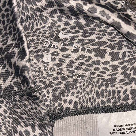 New Nike Leggings Gray and White Leopard- Small - Picture 2 of 6